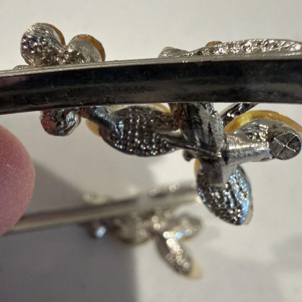 VTG 2 Hair Clips Women's Rhinestone Flower Butterfly Silvertone READ MORE‎